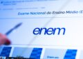 Tela de computador exibe a página do Enem no site do Inep, ilustrando a matéria sobre o recorde de inscrições no exame de 2026