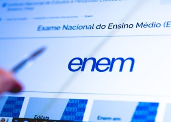 Tela de computador exibe a página do Enem no site do Inep, ilustrando a matéria sobre o recorde de inscrições no exame de 2026