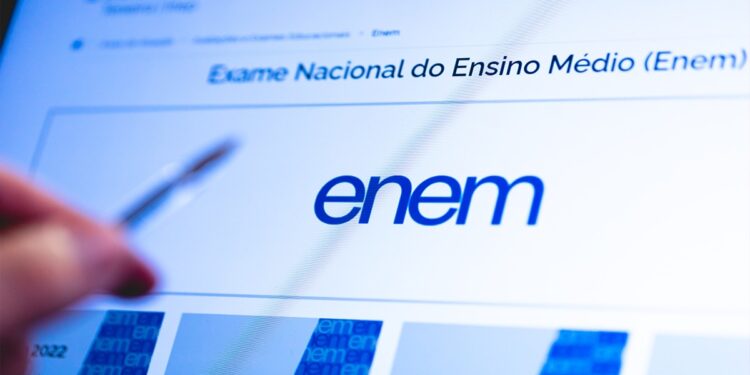 Tela de computador exibe a página do Enem no site do Inep, ilustrando a matéria sobre o recorde de inscrições no exame de 2026