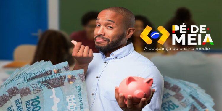 Jovem segura um cofre em formato de porquinho ao lado da logomarca do Pé-de-Meia e de cédulas de 100 reais, arte sobre o depósito de R$ 200 previsto para agosto
