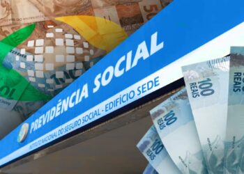 Montagem com a fachada da Previdência Social e notas de cem reais, ilustrando o fim da revisão da vida toda no INSS