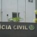 Fachada com o letreiro "Polícia Civil" e o brasão da corporação, responsável pela terceira fase da Operação VAR