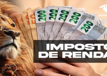 Imagem ilustrativa com leão símbolo do Imposto de Renda e mão segurando notas de real, representando o terceiro lote de restituição do IRPF 2026 que entra em consulta nesta sexta