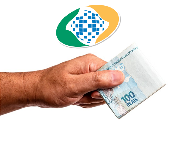 Mão masculina segurando notas de R$ 100,00 e logo do INSS.