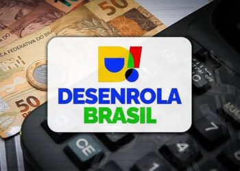 Arte com a marca do Desenrola Brasil sobre cédulas de real e teclas de calculadora, em referência ao encerramento do prazo para renegociar dívidas no programa