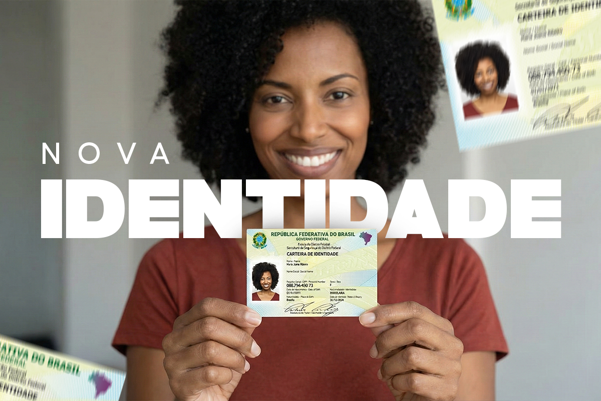 Mulher segura a Carteira de Identidade Nacional durante transição da biometria para benefícios do INSS.