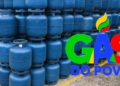 Botijões empilhados e logo do programa Gás do Povo.