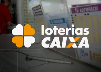 Imagem ilustrativa: logotipo das Loterias Caixa sobre volantes em lotérica, em referência ao Concurso 3060 da Mega-Sena