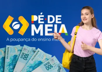 Arte com estudante de mochila apontando para a marca do Pé-de-Meia ao lado de cédulas de cem reais