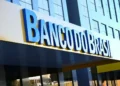 Fachada do Banco do Brasil em prédio corporativo.