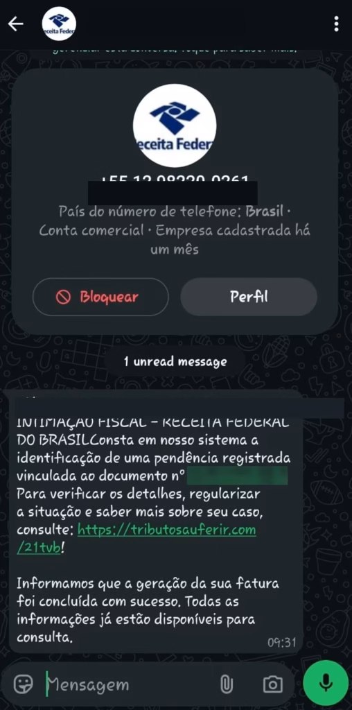 Print de conversa no WhatsApp com a mensagem do golpe da falsa intimação fiscal, enviada por conta comercial com logotipo da Receita Federal e link para site fora do gov.br